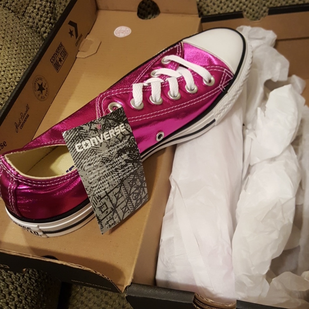 Ladies converse Metallic pink size 8. Price firm